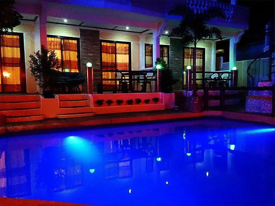 פוארטו גאלרה Sabang Inn Beach Resort מראה חיצוני תמונה