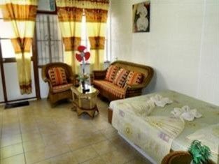 פוארטו גאלרה Sabang Inn Beach Resort מראה חיצוני תמונה